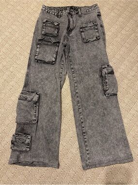 Women's Gray Wide-Leg Cargo Patch Jeans